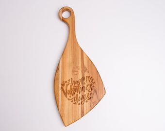 Valentine's day Large Wooden Cutting Charcuterie Board. Teak wood. Beautiful design with handle. Perfect for gift ! Engraved 21.5x9x1