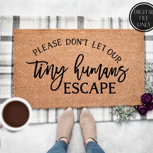 Don't Let the Tiny Humans Escape SVG, Türmatte Schnittdatei, Willkommensschild svg, Kinderschild svg, Cricut Datei, Silhouette Design, DXF, PNG