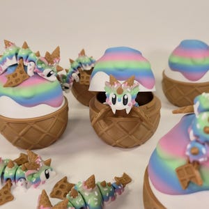 Gelenkige Baby Eiscreme Drachen - 3d gedruckt, Fantasy Kreaturen mit Waffel Schwänzen & süßen Aromen, Schreibtisch Spielzeug