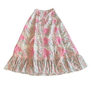 Spódnica maxi Vintage Mountain Artisan Patchwork z różowymi kwiatowymi oczkami w stylu Cottagecore z lat 70.