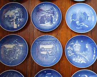 Selección de platos navideños daneses de Bing & Grondahl de los años 70 y 80.