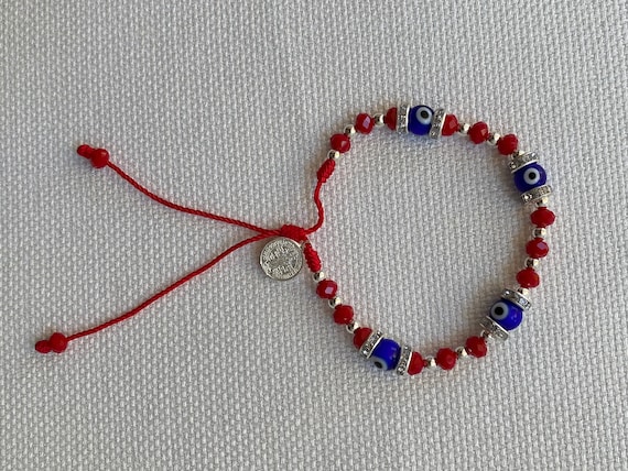Pulsera roja ajustable con ojo turco y medalla de san Benito, adjustable red evil eye bracelet and San Benito charm