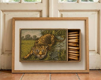 Vintage Tiger Streichholzschachtel-Kunst – Dschungel-Wandkunst im Holzschnitt-Stil – Retro-Safari-Dekor – Großkatzen-Galeriewand (digitaler Download)