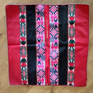 Q&#39;ero Mestana / Altar Cloth / Misa Andina / Lliqlla / Mesa - Andean Inca Tradition Peru - Alpaca Wool (red with Chacana, Q&#39;ero&#39;s & Lama)