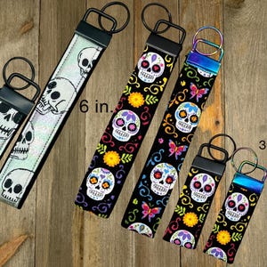 Skull Print Car Key Fob for House Keys, Wristlet Keychain, Keyring, Fabric Keyfob, Keychain Wristlet