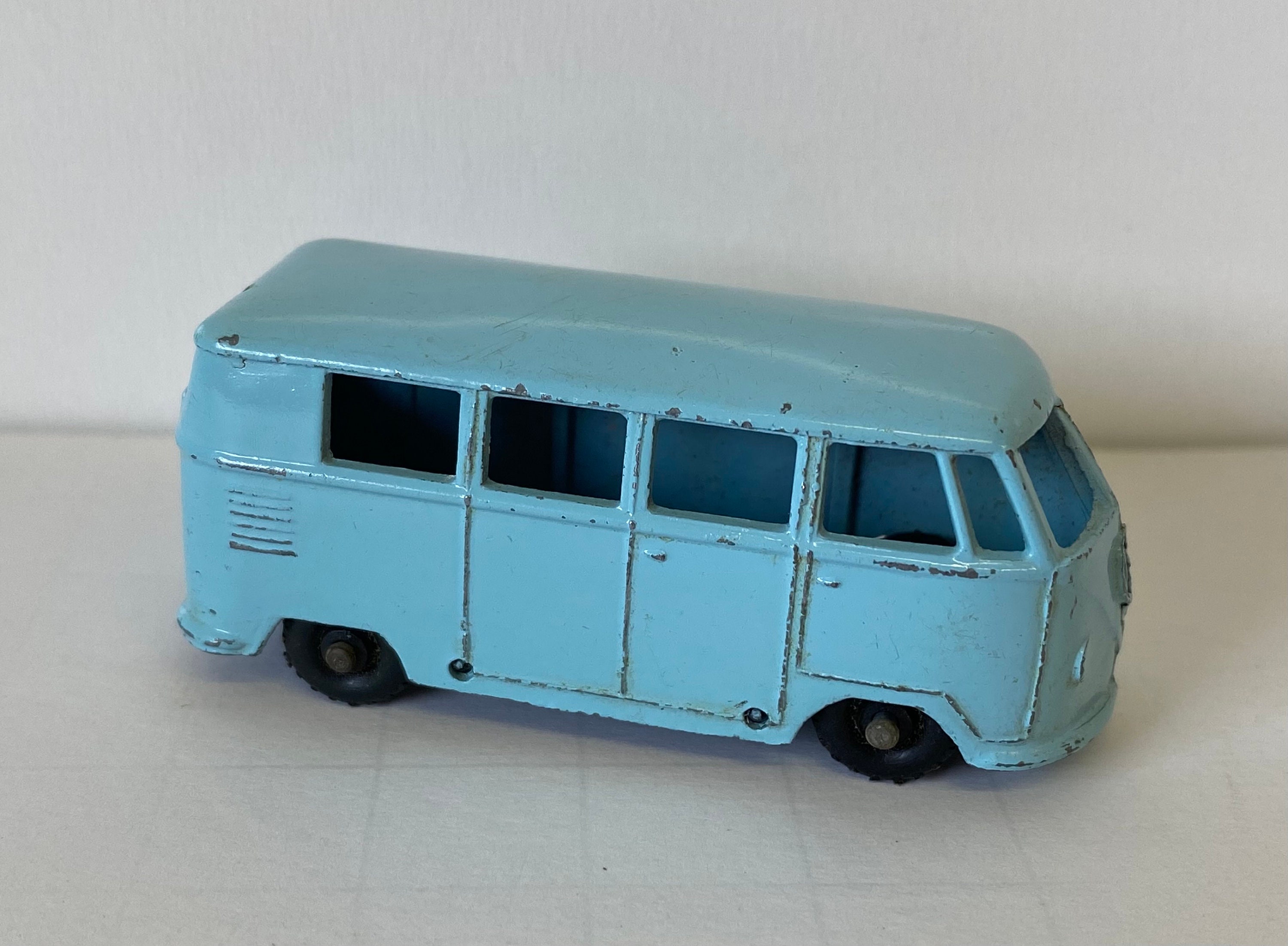 ビンテージ品　バッジートイ　BUDGIE TOYS イギリス製　トラクター　バス Vintage Budgie No.234 Transporter with Tractor diecast toy
