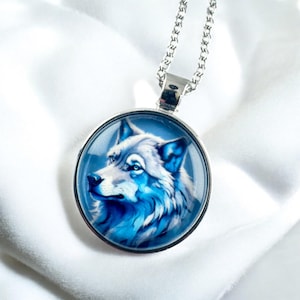Glow in the Dark Wolf Halskette: Blauer Anhänger aus Resin