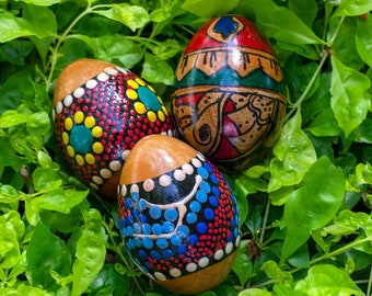 Sarveda Natural Dot Painted Musical Egg Shakers