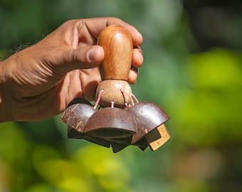 Sonajero de coco hecho a mano Sarveda para músicos, percusionistas y niños