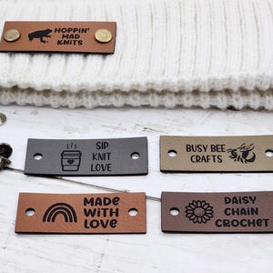 Aangepaste labels van 2,25 x 0,85 inch voor breiwerk, gehaakte labels, labels van imitatieleer voor handgemaakte items, leren labels met CHICAGO-klinknagels