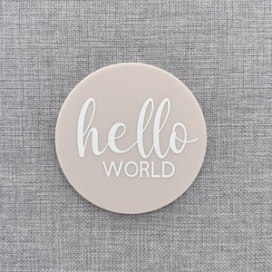 Hello World Babyschild, Babyschild mit Gravur, Hello World, ich bin neu hier, Krankenhausschild zur Geburtsankündigung, Neugeborenenankündigung