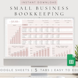 Op de afbeelding: Een computerscherm dat een Google Sheets-spreadsheet weergeeft met een roze en witte kleurschema. De spreadsheet heeft de titel "Small Business Bookkeeping" en bevat grafieken en diagrammen om inkomsten, uitgaven en winst bij te houden. De spreadsheet heeft vijf tabbladen, waardoor het gemakkelijk is om de spreadsheet te bewerken en de bedrijfsfinanci&euml;n te beheren.