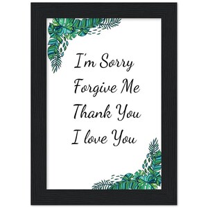 Może przedstawiać: Wydruk w ramie z białym tłem i zielonymi tropikalnymi wzorami liści w rogach. Tekst "I'm Sorry Forgive Me Thank You I Love You" jest napisany czarnym, ozdobnym pismem.