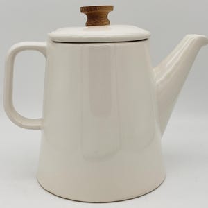 IKEA White Ceramic Teapot with Wooden Knob – Minimalist Scandinavian Design
