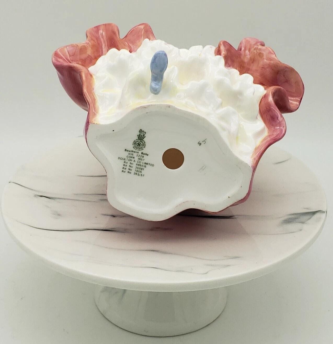 ロイヤルドルトン「サザンベル」H.N. 2229 フィギュア - Etsy 日本