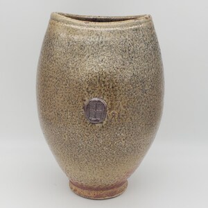 Ręcznie robiony wazon z glazury Shino — John Prosser Studio Pottery