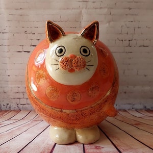 Keramikkatzenskulptur, orange Katzenkugelskulptur, Keramikkatzendekor, Keramik, Tierskulptur, Geschenk für Katzenliebhaber, Keramikkatzenstatue.