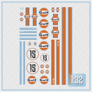Könnte beinhalten: Bogen mit Gulf-Rennaufklebern mit dem Gulf-Logo in Orange und Blau, der Nummer 15 und verschiedenen Streifen. Die Aufkleber sind für ein Modell im Maßstab 1:32 konzipiert.