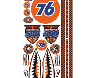 Peut inclure: Un ensemble de 10 autocollants sur le thème de la course automobile représentant le numéro 76, le logo des 500 miles d'Indianapolis, un motif de dents de requin et un chat de dessin animé. Les autocollants sont en orange, bleu, noir et blanc.