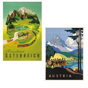 Può includere: Due poster vintage di viaggio che pubblicizzano l'Austria. Il primo poster presenta un paesaggio verde e montuoso con una strada tortuosa, un treno e il testo "Reiseland OSTERREICH". Il secondo poster mostra una catena montuosa con una banda di musicisti in primo piano e il testo "AUSTRIA".