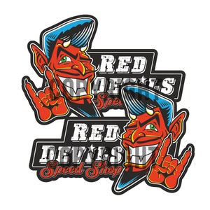 Könnte beinhalten: Zwei rote Teufel-Cartoonfiguren mit Hörnern und einem verschmitzten Grinsen. Die Figuren tragen blaue und weiße Hüte und machen eine Rock'n'Roll-Handgeste. Der Text "RED DEVILS Speed Shop" ist in Schwarz mit weißen Sternen und einem verwitterten Look.