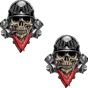 Può includere: Due illustrazioni in bianco e nero di uno scheletro che indossa un casco da motociclista nero con occhiali e un bandana rosso. Ogni scheletro tiene una sigaretta in bocca ed è circondato da due chiavi inglesi e due pistoni.