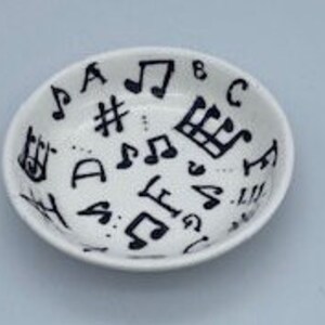 Music notes ring dish Ring dish for music lover Guitar pick dish Music note trinket dish Gift for music teacher
