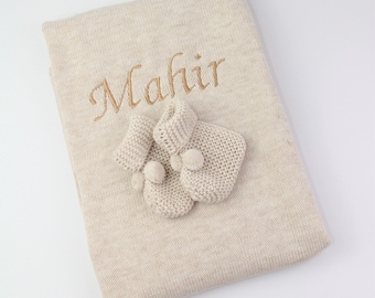 Knitted baby blanket embroidered with desired name