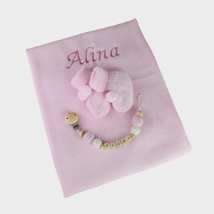 Baby blanket personalized with shoes and pacifier chain Pink