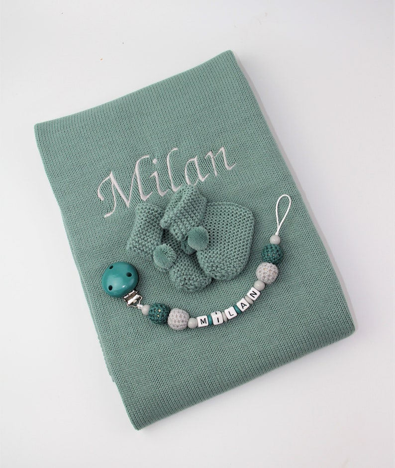 Baby blanket personalized with shoes and pacifier chain Green