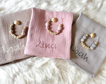 Baby Musselindecke personalisiert mit Schnullerkette