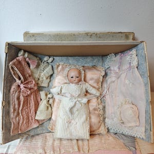 Armand Marseille dream baby doll original gift box from 1930&#39;s antique doll