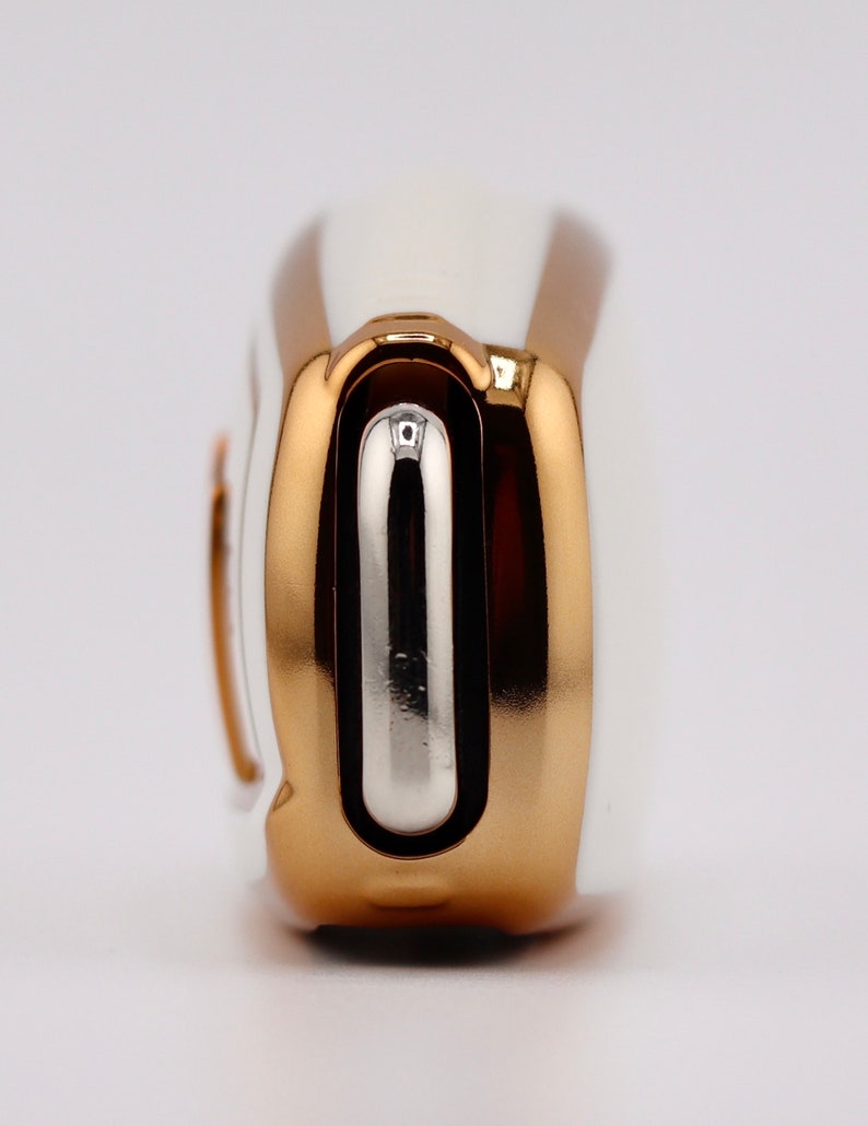 Back of White key cover on Audi key fob.