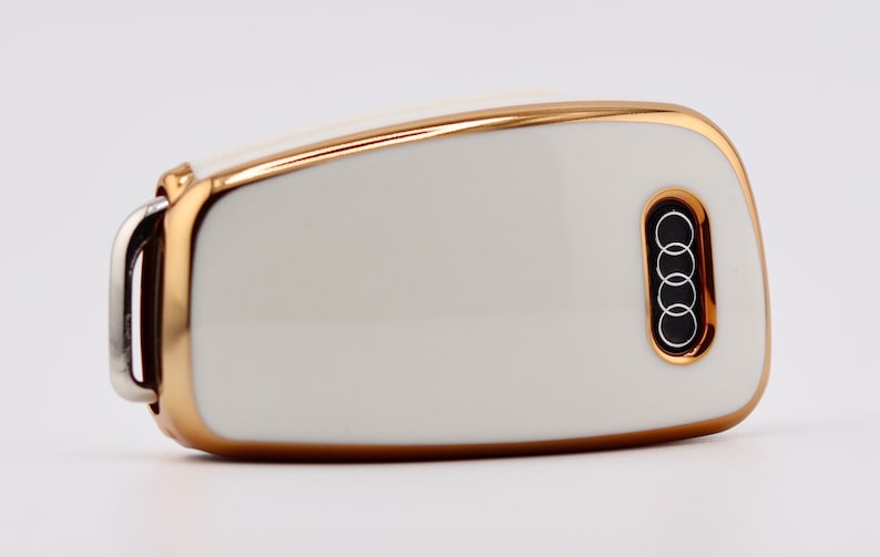 Back of White key cover on Audi key fob.