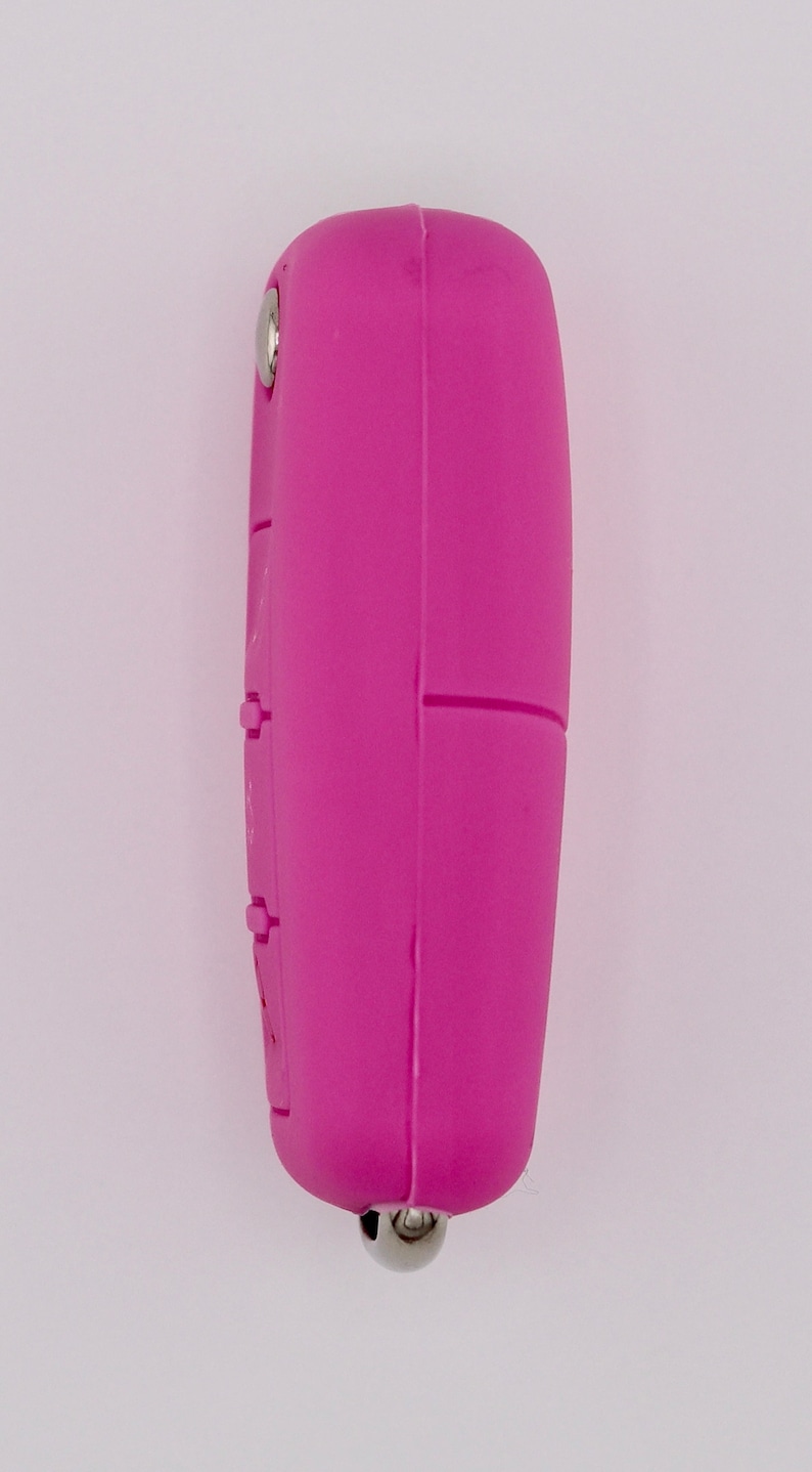 Side of Pink key cover on Volkswagen/ Seat/ Skoda key fob.