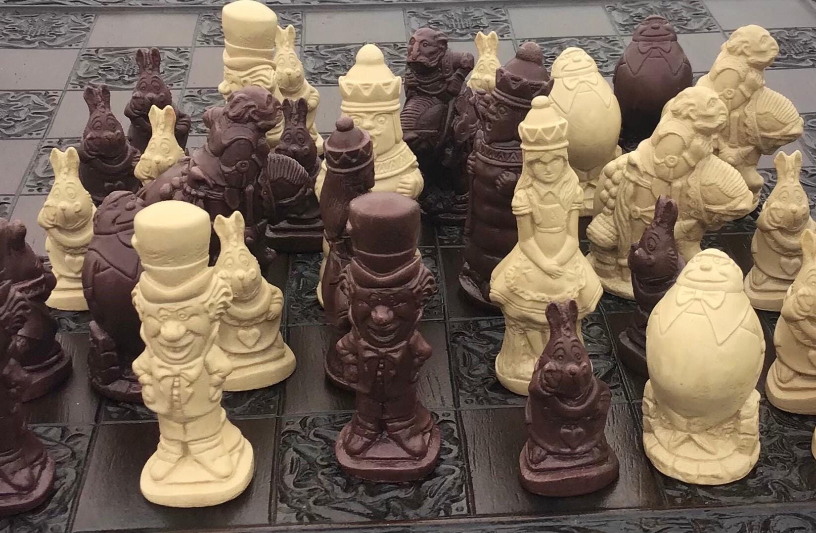 Alice in wonderland chess set - Etsy 日本