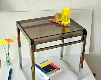 Vintage Marc Berthier Plexiglas tafel, bijzettafel, Space Age jaren 70, mid-century modern design, Prisunic tafel, statig meubilair, plank, grijs
