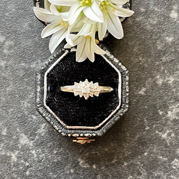 Vintage 9ct white gold Diamond Cluster, Diamond 9ct Engagement ring, Size Uk J 1/2 or 5.5. Diamond cluster, Vintage diamond ring.
