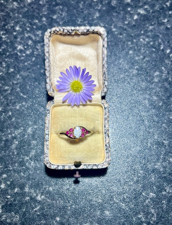 Vintage 9ct 9k Yellow Gold, Opal & Ruby ring, per… - image 1