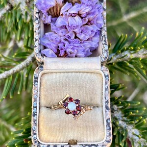 Vintage Opal Garnet 9ct Gold Ring: Bamboo effect Shoulders, UK Size L