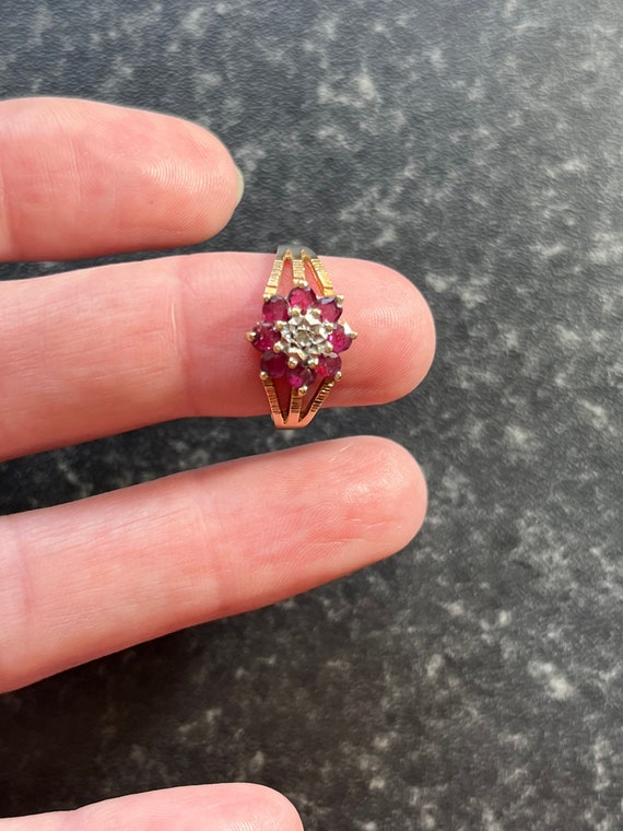 Vintage 9ct yellow gold Ruby Diamond cluster, Rub… - image 5