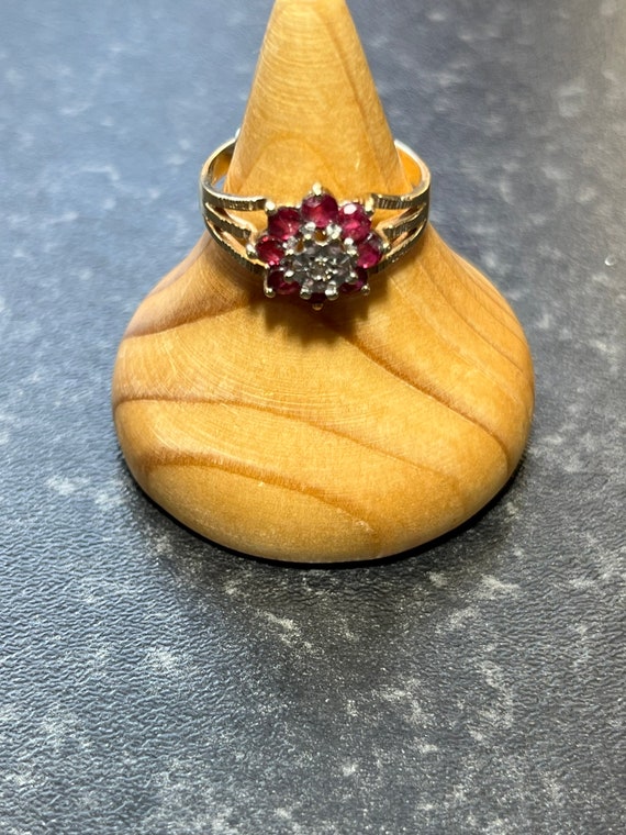 Vintage 9ct yellow gold Ruby Diamond cluster, Rub… - image 3