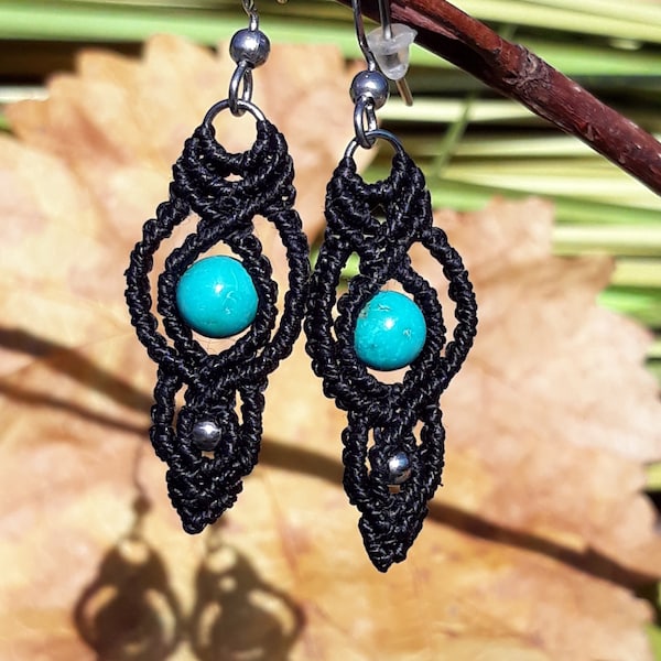 Boucles d'Oreilles Micro Macramé Noir et Perles Turquoises