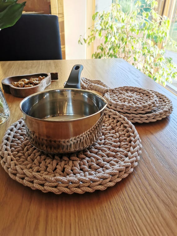 Umweltfreundliche runde Topfuntersetzer aus Baumwolle, minimalistisches Accessoire für moderne Küchen