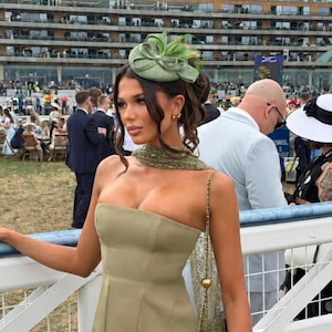 what colour fascinator with mint green dress What Colour Fascinator With Mint Green Dress
