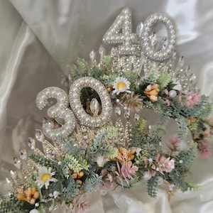 Coroa de flores para aniversário: faixa de cabeça para 30 anos com pérolas e strass