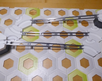 3 x Gravitrax compatible rails of length 4 (24 cm); 3D printed