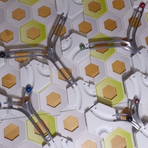 Conjunto de trilhos compatível com Gravitrax, composto por 4 desvios "2 em 1"; impresso em 3D.
