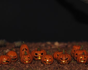 x12 3D Printed Halloween Pumpkins Jack-o'-lanterns for 28-32mm Fantasy Miniature Wargaming Terrain, RPGs, Dioramas, Scenery, Bases, crafts