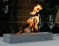 Tischkamin "Tillmann": Indoor & Outdoor Kaminfeuer - 40cmx10cm Beton, Glas Tischfeuer für Wohnzimmertisch und Garten Ethanol-Kamin